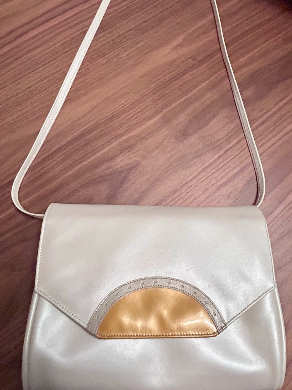 Vintage Ivory Envelope Shoulder Bag
Gold Accent